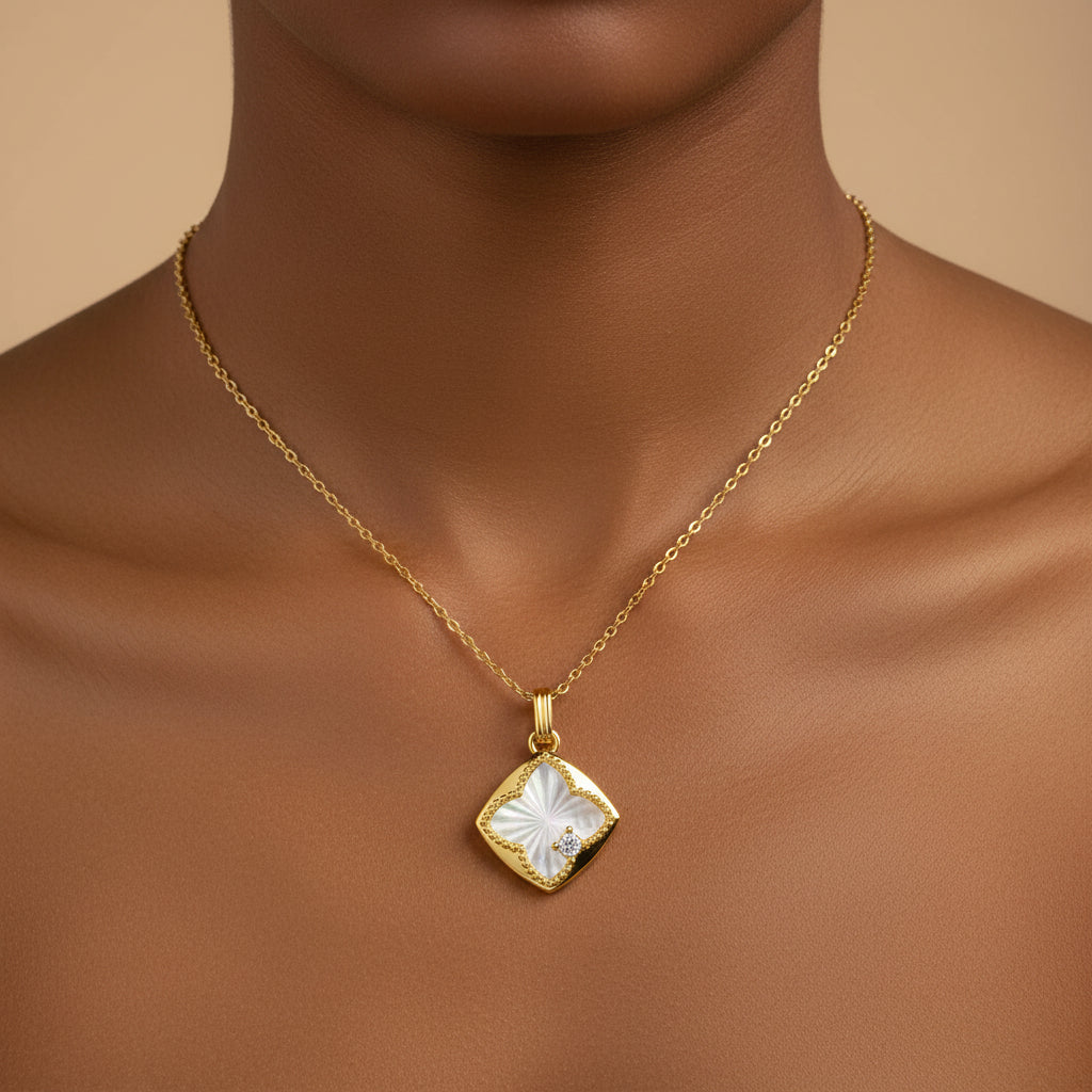 18K Gold Necklace Classic Four Leaf Clover 100% AU750 Pendant White Shell for Women Trendy